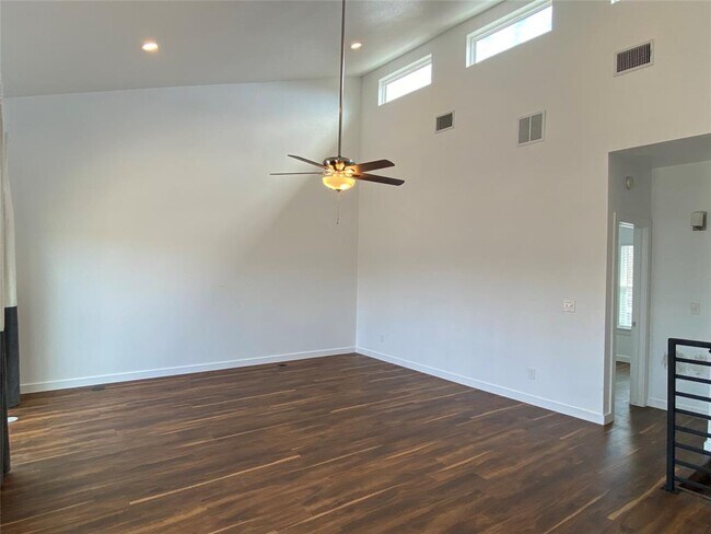 Building Photo - 7907 Brodie Ln