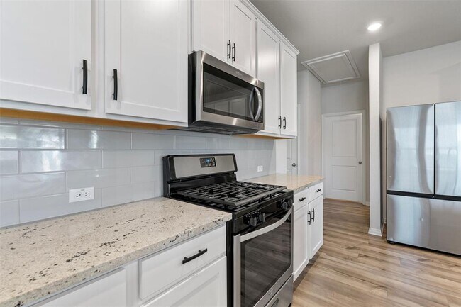 Building Photo - 504 Longmount Cv