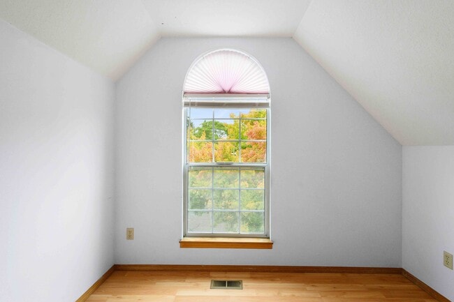 Building Photo - 12323 SW Millview Ct