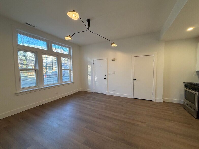 Building Photo - 3211 W Le Moyne St