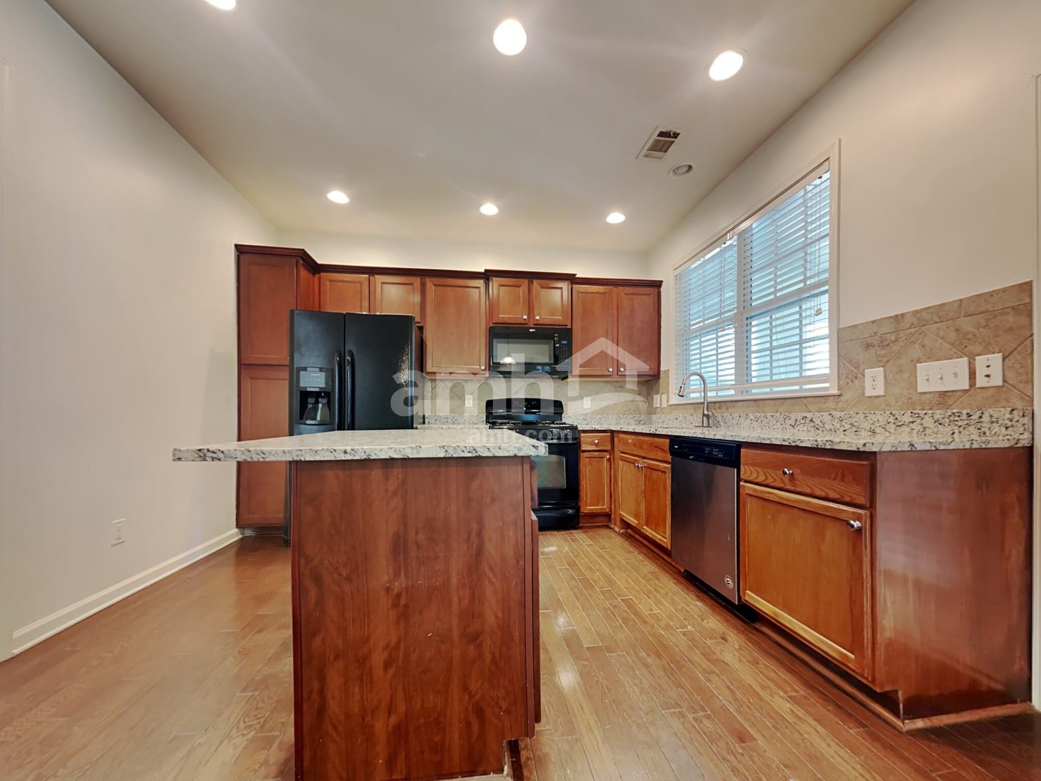 Building Photo - 922 Idlewood Dr