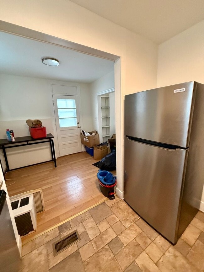 Building Photo - 2 Bedroom Townhouse in Downtown Bethlehem