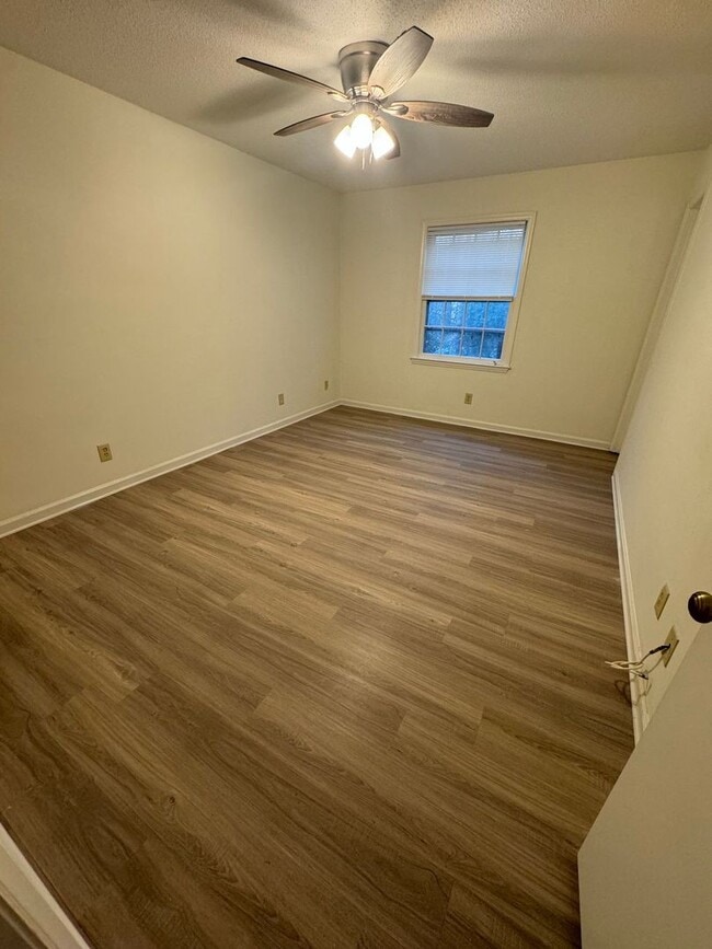 Building Photo - Completely Remodeled 2-Bedroom, 1.5 Bathroom Condo