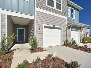 Building Photo - 4950 SW 81st Lp