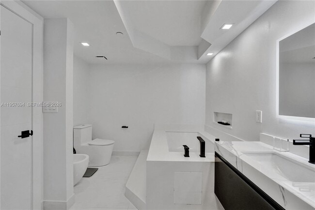 Building Photo - 20281 E Country Club Dr