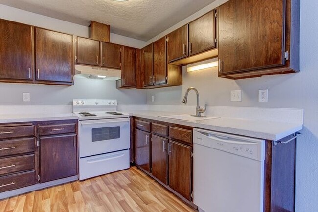 Building Photo - Spacious 2 bedroom apartment at French Cha...