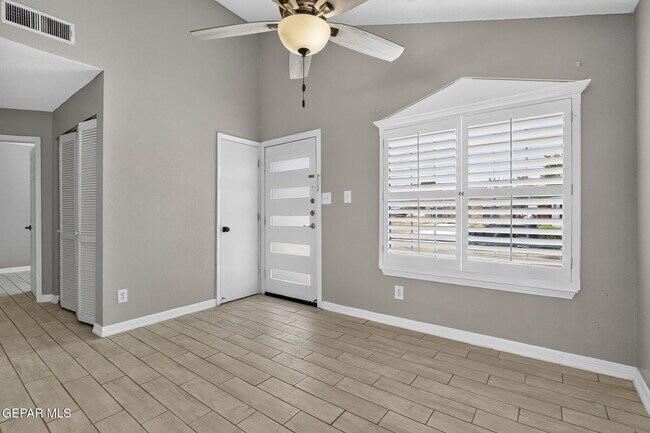 Building Photo - 9128 Bur Oak Cir