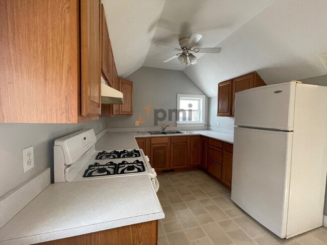 Building Photo - 406 A St