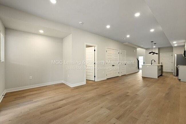 Building Photo - Move into Oak Ridge Falls Townhomes!