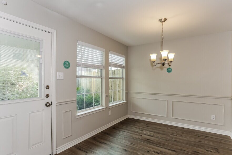 Building Photo - 12634 Bay Ave