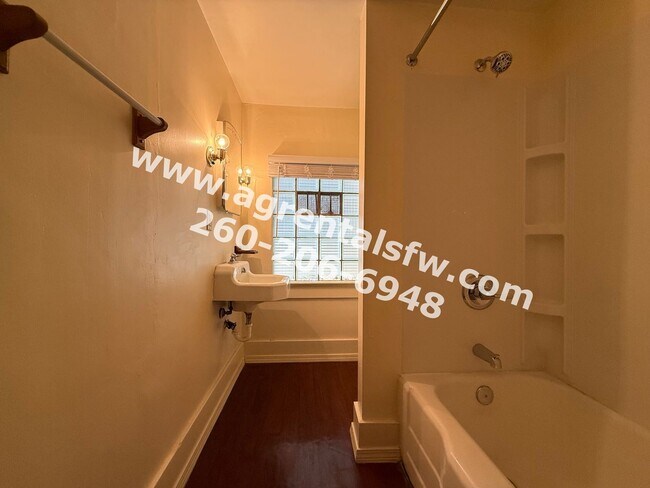 Building Photo - 919 Rivermet Ave
