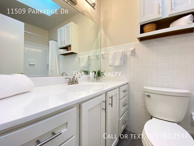 Building Photo - 11509 Parkedge Dr