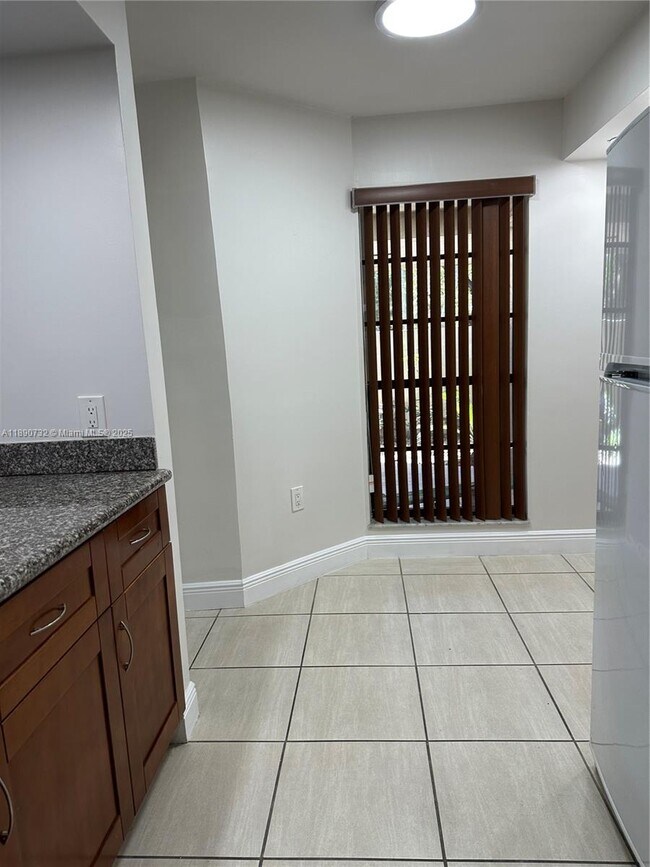 Building Photo - 9010 SW 125th Ave