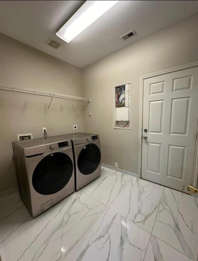 Building Photo - 11027 Dellrose Crossing Dr