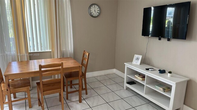 Building Photo - 90 Isle of Venice Dr