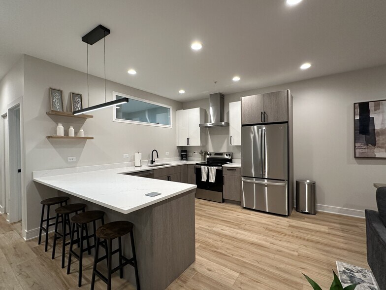 Building Photo - 4015 Prairie Ave