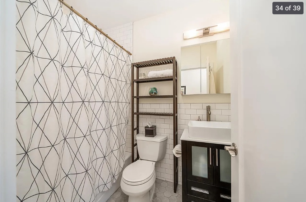 Building Photo - 209 Hutton St