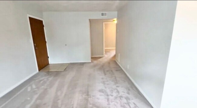 Building Photo - Meridian Apartments Your Gateway to Everything in Hampton Roads