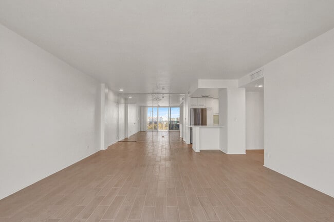 Building Photo - 2800 N Flagler Dr