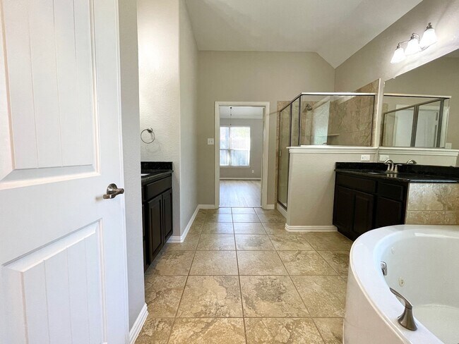Building Photo - 11 Silver Arrow Court