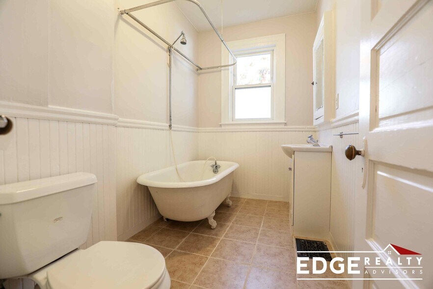 Building Photo - 33 Palmer St