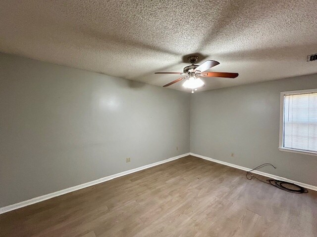 Building Photo - 3924 Foxridge Dr