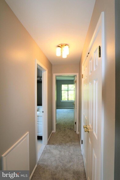 Building Photo - 1709 Mountainview Dr