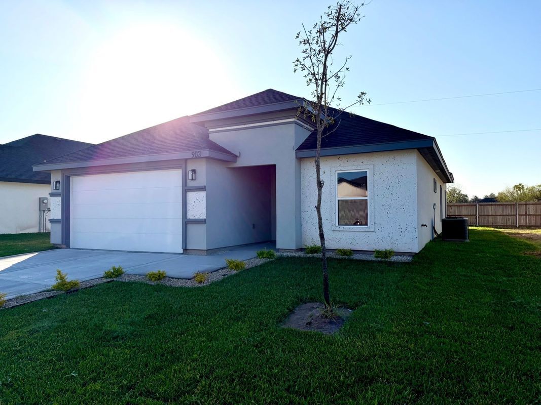 Building Photo - 903 La Laguna Rd