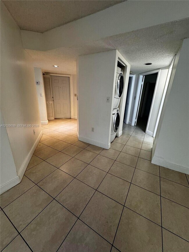 Building Photo - 9741 SW 138th Ave