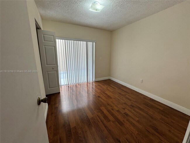 Building Photo - 2610 W 76th St