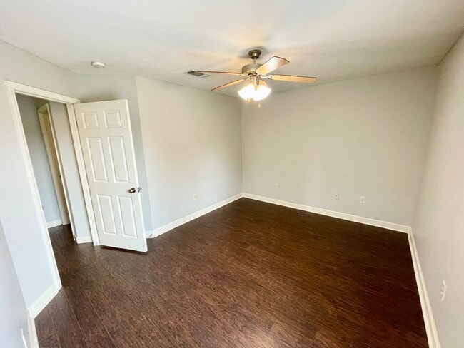 Building Photo - 3/2 For Rent in Farmington Station!