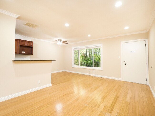 Interior Photo - 3930 Inglewood Blvd