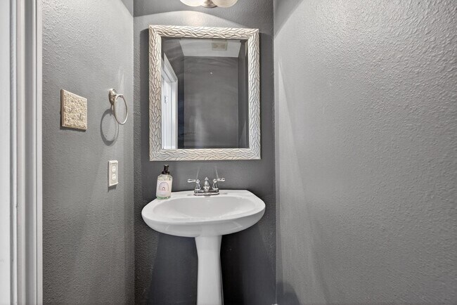 Building Photo - 6272 N Fawnlake Dr