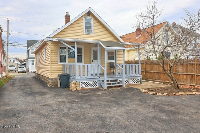 Building Photo - 1369 Santa Fe St