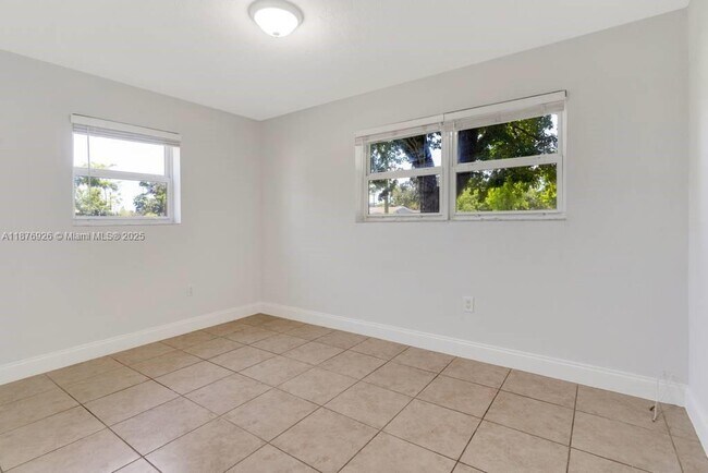 Building Photo - 1101 N 71st Terrace