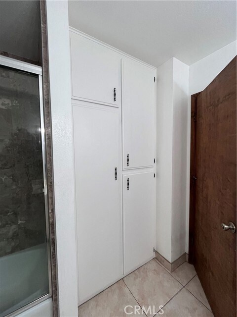 Building Photo - 43052 Charlton Ave