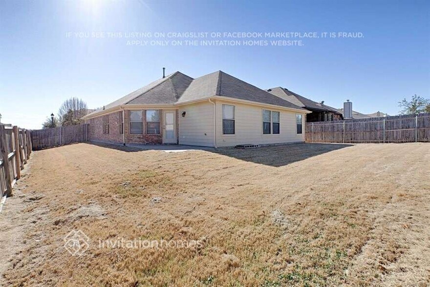 Building Photo - 5000 Blackwood Dr