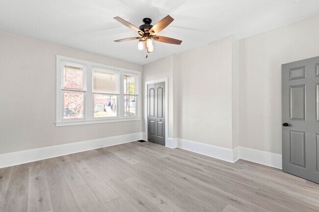 Building Photo - Stunning 2 bedroom home in North Side available Feb 1!