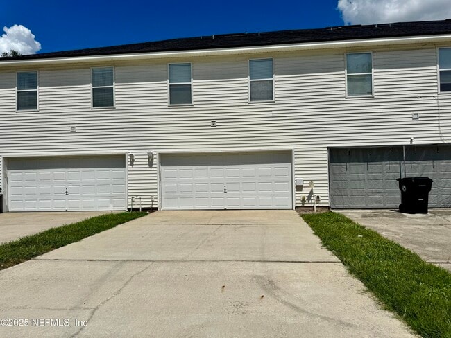 Building Photo - 450 Sherwood Oaks Dr