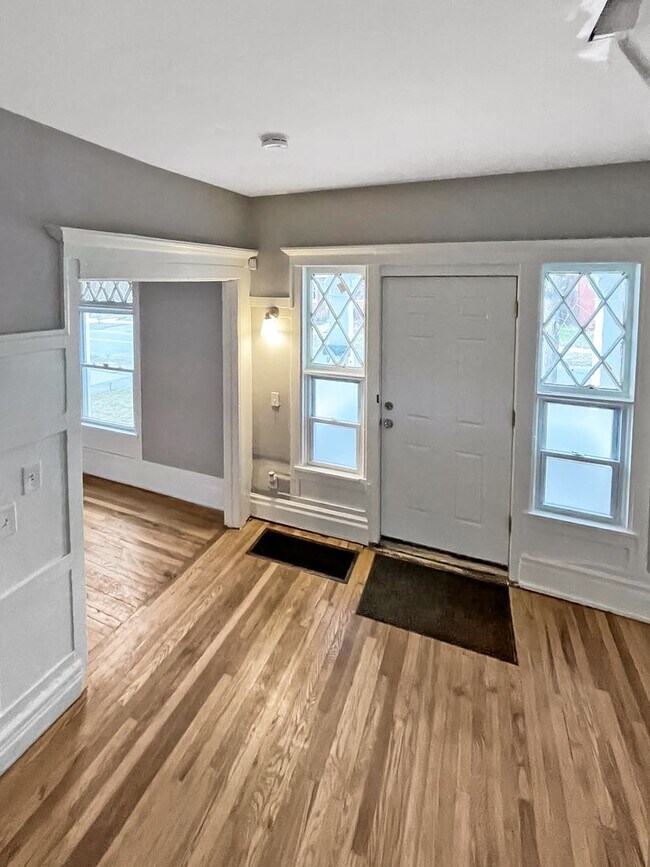 Building Photo - Fully Remodeled 4 Bed 2 Bath Home