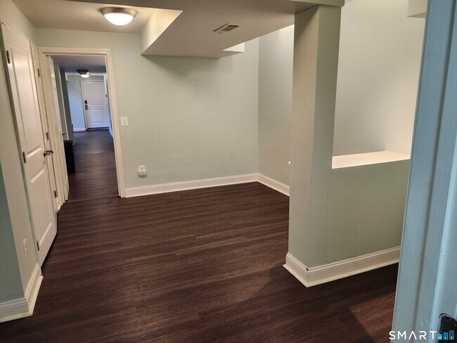 Building Photo - 488 Chapel St