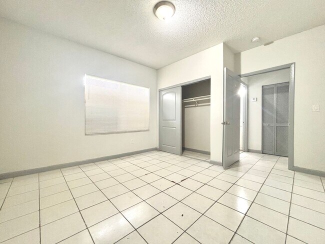 Building Photo - Three Bedroom Single Family Home with Private Fenced Yard and Driveway
