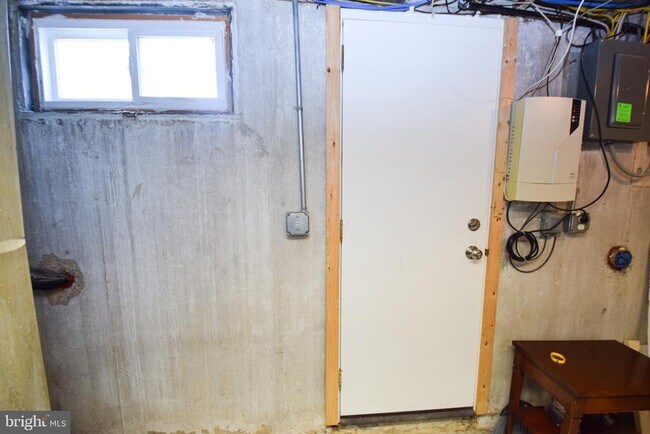 Building Photo - 1629 Searles Rd