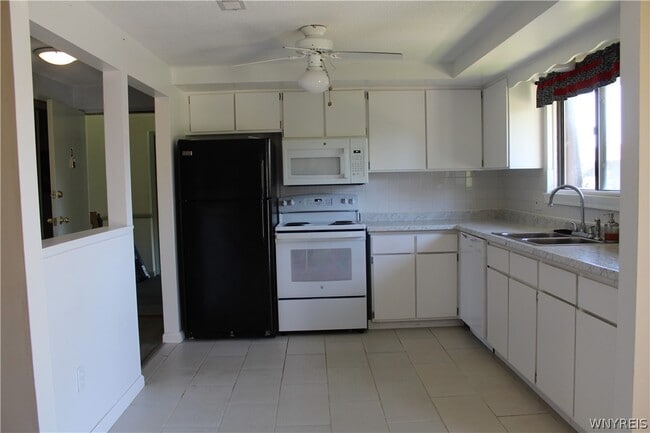 Building Photo - 3948 Ridge Lea Rd