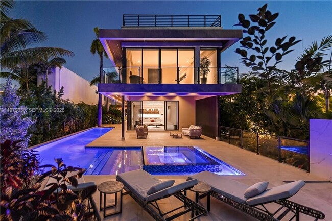 Building Photo - 723 NE 77th St