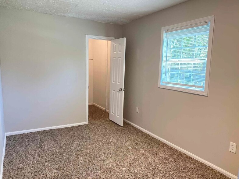 Building Photo - 103 Dogwood Cir