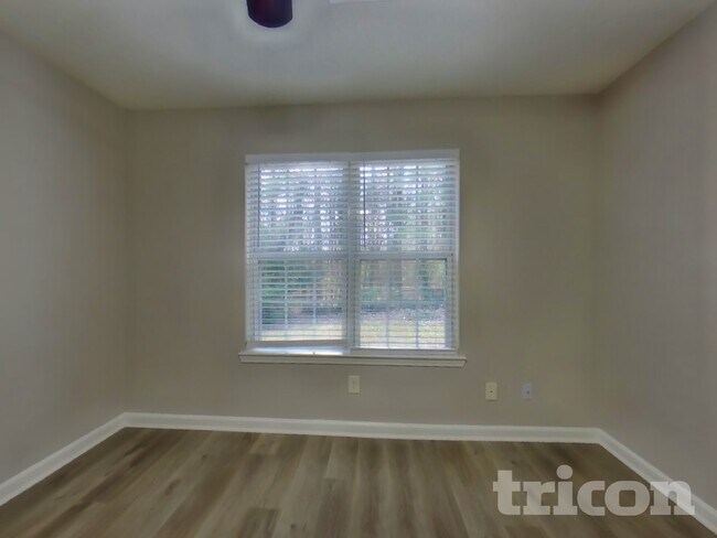 Building Photo - 5021 Meadow Trce