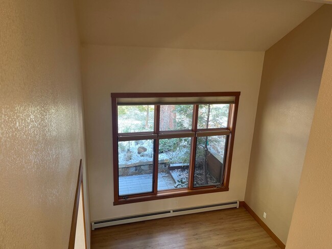 Building Photo - Unfurnished fully renovated condo in Incli...