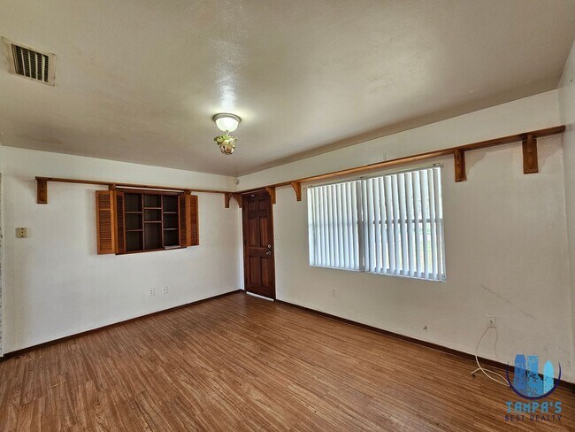 Building Photo - 4 Bedroom, 3 Bath HOUSE with a detached 1 Bedroom and 1 bath in Lakeland *MOVE-IN SPECIAL*