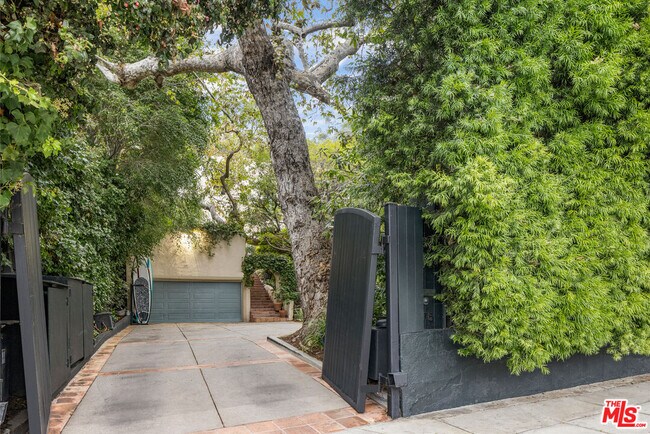 Building Photo - 175 W Channel Rd